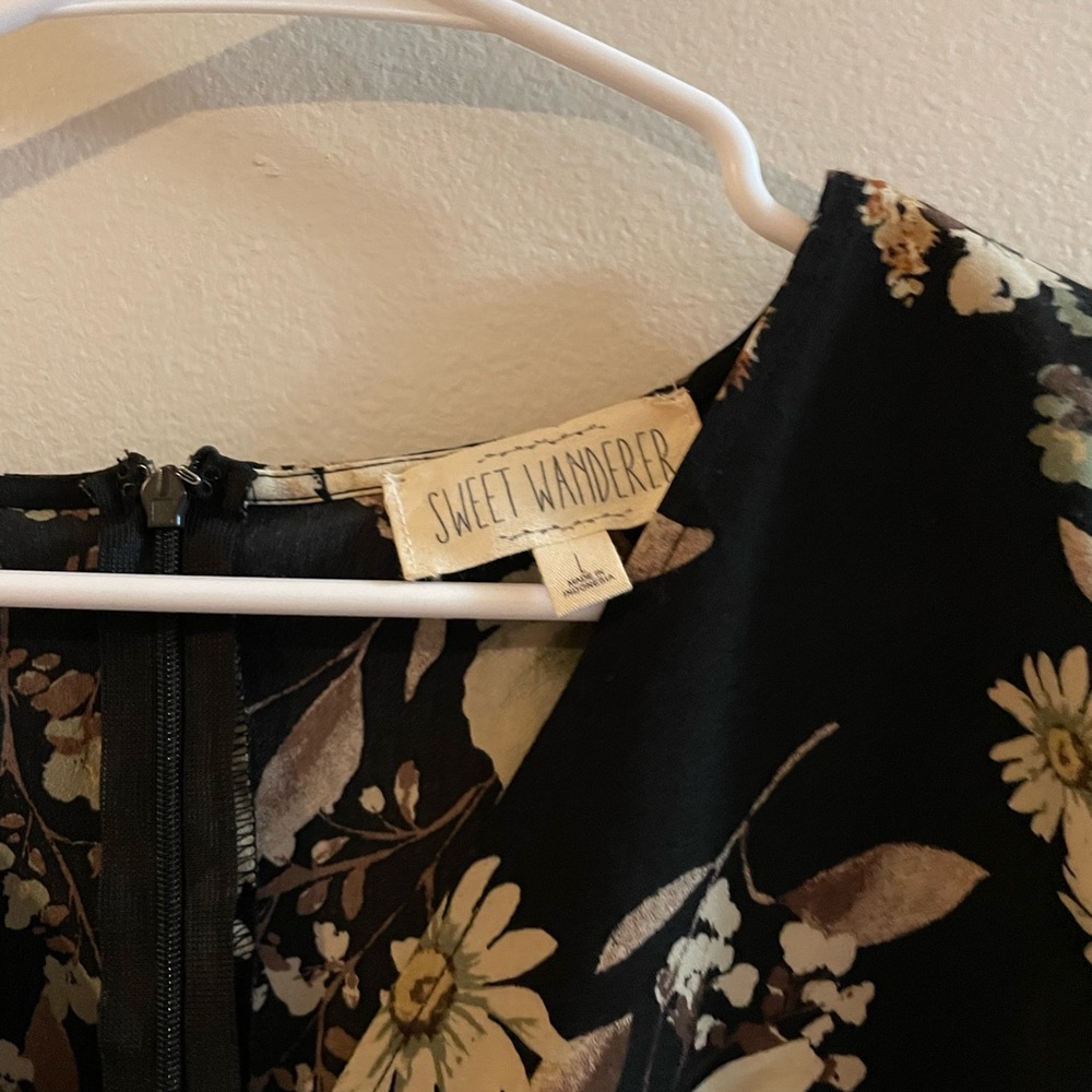 Floral Romper - Picture 3 of 3